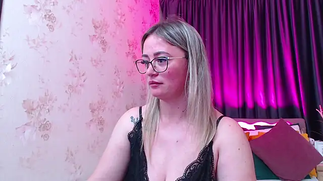 Snapshot of KriisKiss chatting on 25, 4, 2026 KriisKiss online show from 25, 4, 2026