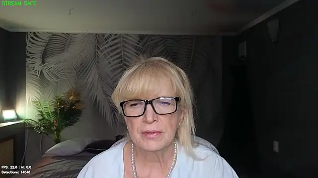 Snapshot of Dr_Mireille chatting on 21, 7, 2026 Dr Mireille online show from 21, 7, 2026