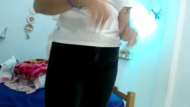 Snapshot of maidycute18 chatting on 30, 4, 2026 maidycute18 online show from 30, 4, 2026