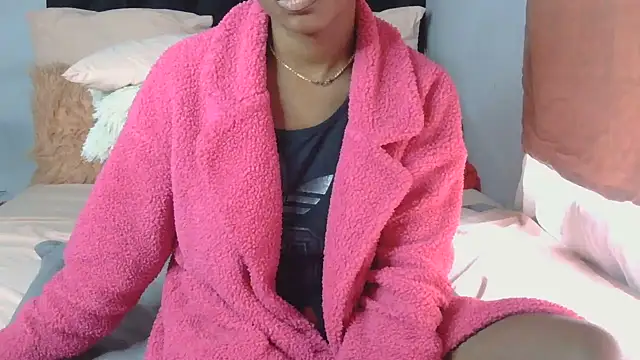 Snapshot of julianaa19 chatting on 17, 6, 2026 julianaa19 online show from 17, 6, 2026
