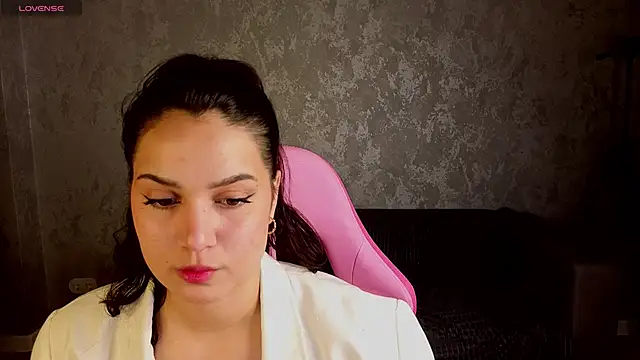 Snapshot of Vivien_Ross chatting on 8, 5, 2026 Vivien Ross online show from 8, 5, 2026