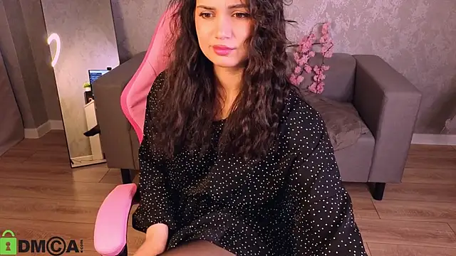 Snapshot of Vivien_Ross chatting on 13, 5, 2026 Vivien Ross online show from 13, 5, 2026