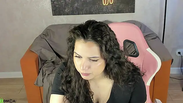 Snapshot of Vivien_Ross chatting on 12, 5, 2026 Vivien Ross online show from 12, 5, 2026