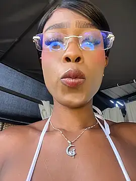Snapshot of CocoaLuxeXXX chatting on 25, 6, 2026 CocoaLuxeXXX online show from 25, 6, 2026