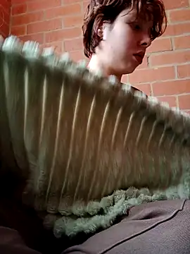 yiuu22222 online show from 22, 4, 2026