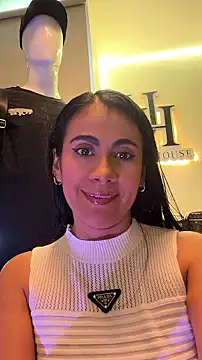 Snapshot of Laia_Hills chatting on 4, 8, 2026 Laia Hills online show from 4, 8, 2026