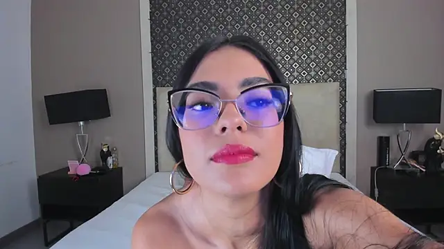 Snapshot of Larissa_Luna chatting on 28, 5, 2026 Larissa Luna online show from 28, 5, 2026
