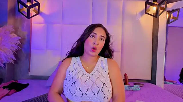 Snapshot of Violetta_rose_ chatting on 7, 6, 2026 Violetta rose online show from 7, 6, 2026