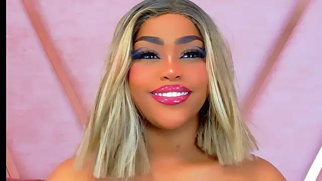 Snapshot of TiannahGlow chatting on 9, 5, 2026 TiannahGlow online show from 9, 5, 2026