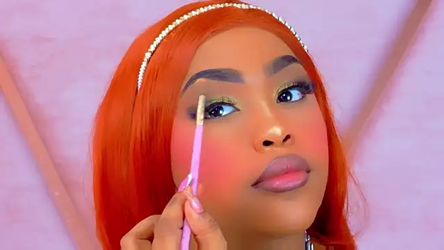 Snapshot of TiannahGlow chatting on 7, 5, 2026 TiannahGlow online show from 7, 5, 2026