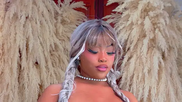 TiannahGlow online show from 26, 7, 2026