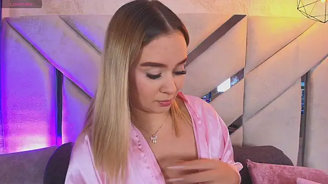 Snapshot of Sofia_pamela_ chatting on 7, 5, 2026 Sofia pamela online show from 7, 5, 2026