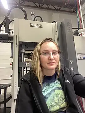 mamiiiiiiiiiiiiii online show from 21, 4, 2026