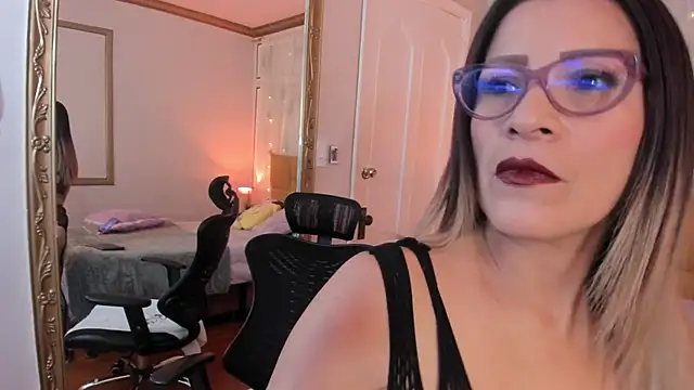 Snapshot of cris_milk chatting on 23, 5, 2026 cris milk online show from 23, 5, 2026