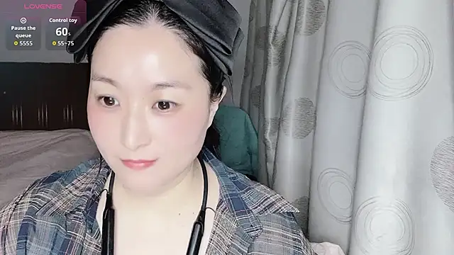 Snapshot of D-Misslu chatting on 28, 4, 2026 D-Misslu online show from 28, 4, 2026