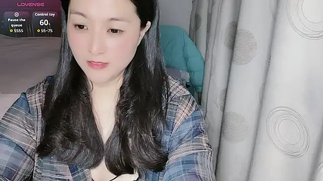 Snapshot of D-Misslu chatting on 11, 5, 2026 D-Misslu online show from 11, 5, 2026
