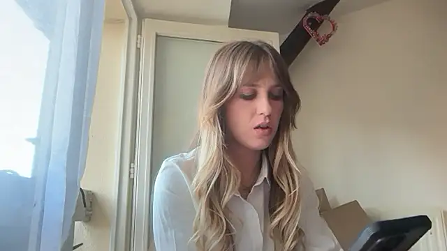 Snapshot of BritsihSexyLily chatting on 23, 4, 2026 BritsihSexyLily online show from 23, 4, 2026
