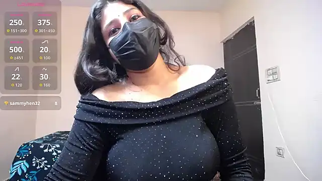 Snapshot of -Queenie chatting on 18, 5, 2026 -Queenie online show from 18, 5, 2026
