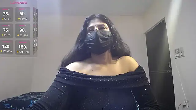 Snapshot of -Queenie chatting on 9, 5, 2026 -Queenie online show from 9, 5, 2026