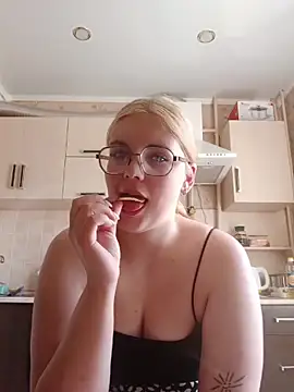 Snapshot of LoisFox chatting on 6, 6, 2026 LoisFox online show from 6, 6, 2026