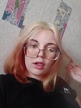 Snapshot of LoisFox chatting on 17, 5, 2026 LoisFox online show from 17, 5, 2026