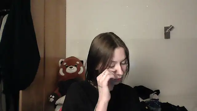 Snapshot of JuicyErika chatting on 7, 5, 2026 JuicyErika online show from 7, 5, 2026