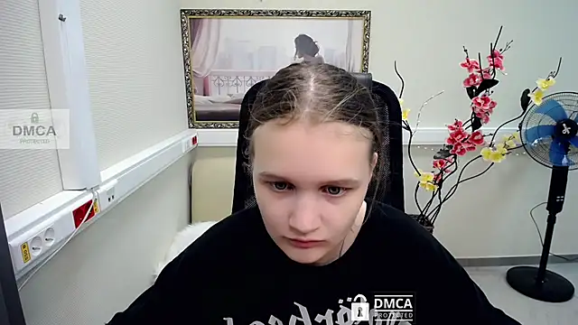  donnaSia  online show from 13, 7, 2026