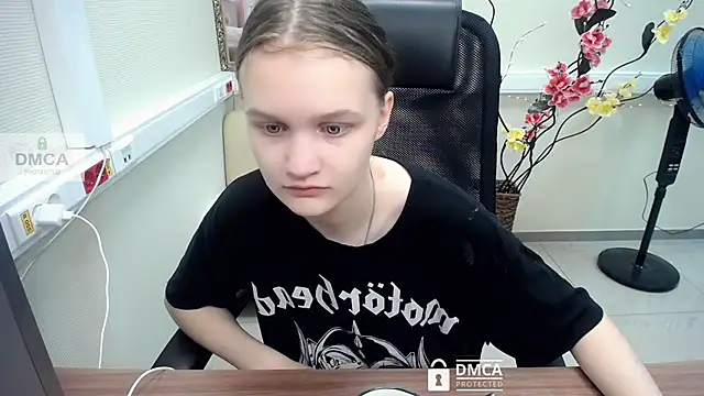  donnaSia  online show from 17, 7, 2026