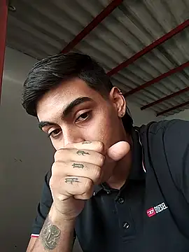 hot latinox online show from 21, 4, 2026