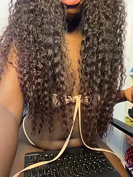 Snapshot of Leylabelle26 chatting on 1, 7, 2026 Leylabelle26 online show from 1, 7, 2026