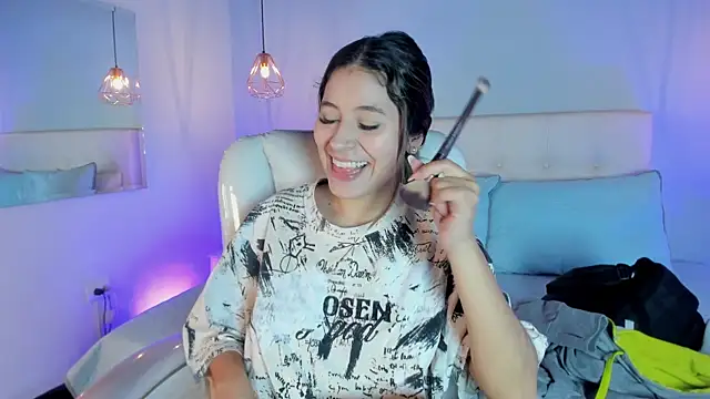 Snapshot of Alessia_blaze chatting on 7, 5, 2026 Alessia blaze online show from 7, 5, 2026