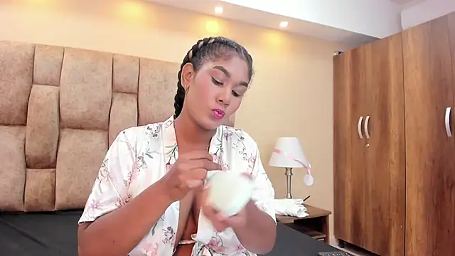 AlissonJamess online show from 24, 4, 2026
