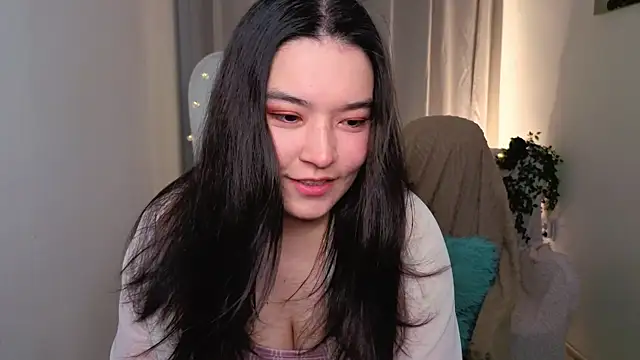 Snapshot of MomoRins chatting on 13, 5, 2026 MomoRins online show from 13, 5, 2026