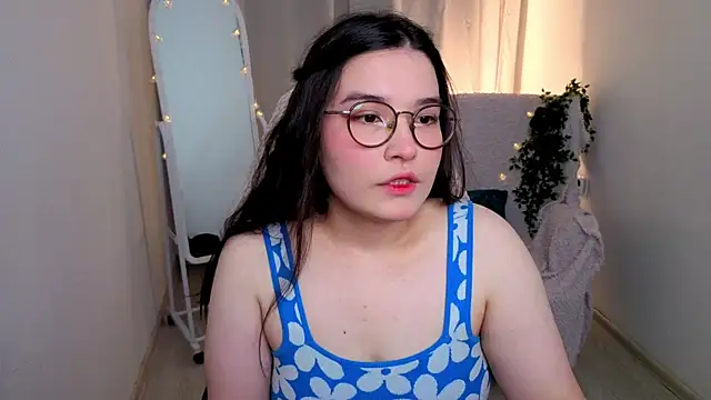 Snapshot of MomoRins chatting on 3, 6, 2026 MomoRins online show from 3, 6, 2026