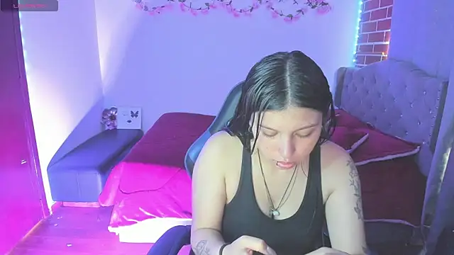 isabella monntolvo online show from 28, 4, 2026