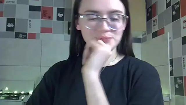 Miss Tinakiss online show from 21, 4, 2026