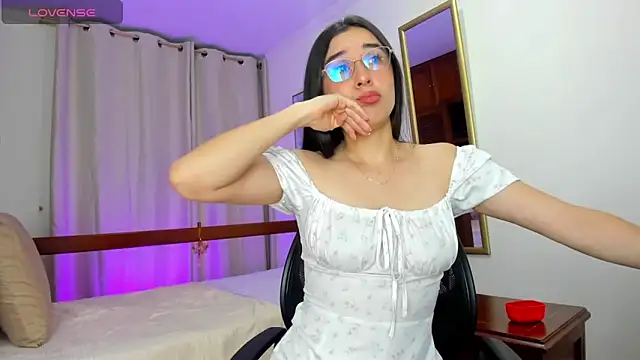 Snapshot of Elisabetta_Amour chatting on 8, 5, 2026 Elisabetta Amour online show from 8, 5, 2026