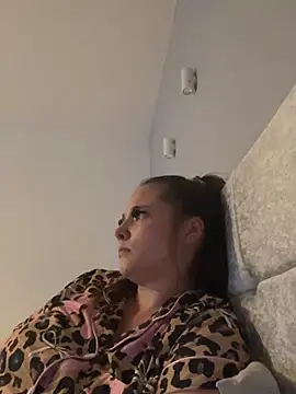 Poppylooloo online show from 11, 6, 2026