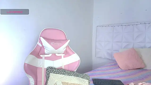 Snapshot of Ivonny_Goldie chatting on 4, 6, 2026 Ivonny Goldie online show from 4, 6, 2026