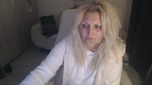 Divineblond online show from 8, 4, 2026