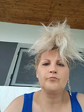 Snapshot of Divineblond chatting on 12, 5, 2026 Divineblond online show from 12, 5, 2026