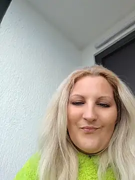 Snapshot of Divineblond chatting on 17, 5, 2026 Divineblond online show from 17, 5, 2026
