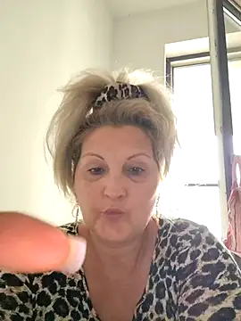 Divineblond online show from 8, 10, 2025