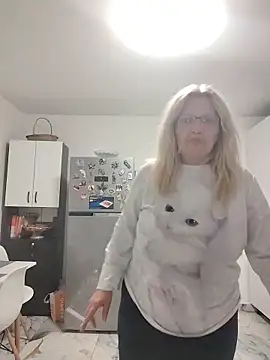 Divineblond online show from 2, 4, 2026