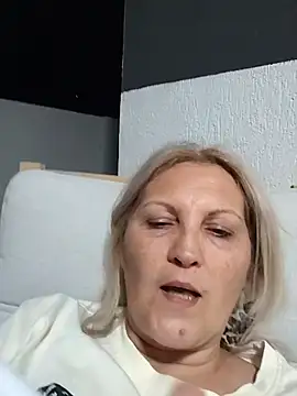 Snapshot of Divineblond chatting on 24, 4, 2026 Divineblond online show from 24, 4, 2026