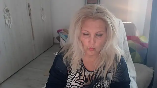 Snapshot of Divineblond chatting on 14, 5, 2026 Divineblond online show from 14, 5, 2026