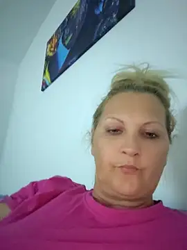 Snapshot of Divineblond chatting on 3, 6, 2026 Divineblond online show from 3, 6, 2026