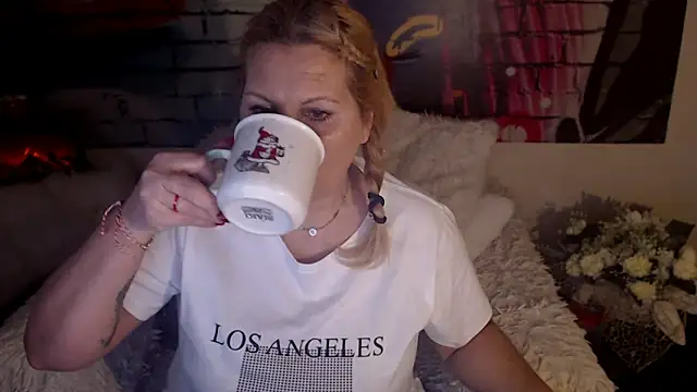 Divineblond online show from 3, 3, 2025