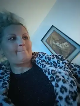 Snapshot of Divineblond chatting on 19, 5, 2026 Divineblond online show from 19, 5, 2026