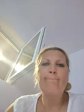 Divineblond online show from 10, 6, 2026
